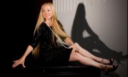 Mariola Łabno-Flaumenhaft jako Marlena Dietrich na deskach Siemaszkowej