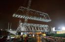 Nocny montaż stalowych konstrukcji na moście przy al. Wyzwolenia. Fot. Archiwum Ministerstwa Infrastruktury