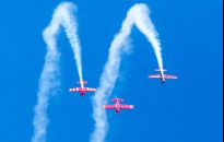 Pokazy w Jasionce: Mistrz świata usiądzie na skrzydle lecącego samolotu