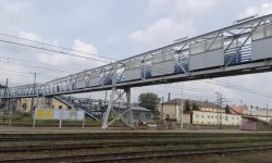 Zabytkowa kładka nad torami do rozbiórki i... zostaje w Rzeszowie