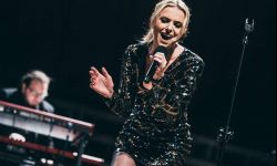 Halina Mlynkova zaśpiewa po korowodzie Polonusów w Rzeszowie