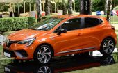 Nowe Renault Clio przedpremierowo w ogrodach ambasady Francji.