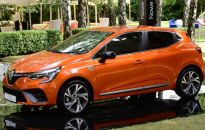 Nowe Renault Clio przedpremierowo w ogrodach ambasady Francji.