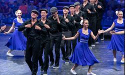 Polonusi w tańcach narodowych z czterech stron świata