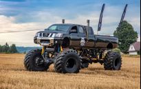 Największy na świecie monster truck na TSLA EXPO 2019