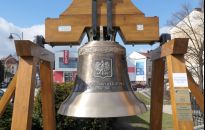 Dzwon Niepodległości zostaje na Placu Farnym! Co z Placem Wolności?