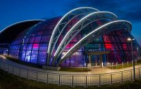 Porywisty wiatr uszkodził dach G2A Areny w Jasionce