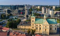 50 osób w kościele w Wielką Niedzielę? Parafie zapraszają na transmisje 