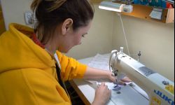 Teatr szyje maseczki dla Łańcuta. WHO zaleca, by wszyscy osłaniali twarz