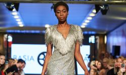 Kobieta błyszczy - nawet online. Pokaz mody Basi Olearki