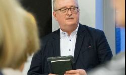 Prof. Adam Szewczyk. Ciekawość świata łączy naukowca z artystą