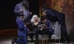 Dwór drży, a Iwona znowu ginie. Na scenie Teatru Siemaszkowej 