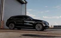 W pełni elektryczny Mercedes-Benz EQC 400.