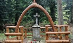 Przed Wszystkimi Świętymi. Porządkowanie leśnych mogił na Podkarpaciu