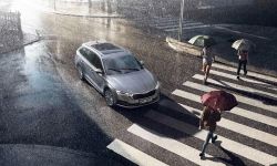 Inteligentne czujniki wnoszą komfort jazdy nowymi modelami SKODY na wyższy poziom