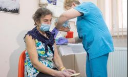 W szpitalu MSWiA w Rzeszowie zaszczepiono pierwszą osobę na COVID19