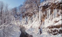 Można oglądać lodospady w Rudawce Rymanowskiej
