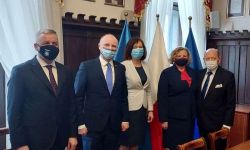 Prezydent RP Andrzej Duda dziękuje Tadeuszowi Ferencowi