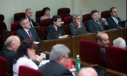 Bez zmian w prezydium sejmiku. Poprzedni zarząd bez absolutorium