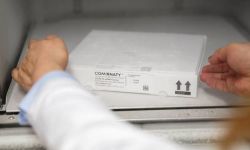 Kuczmierowski: do Polski dotarło 870 tys. dawek szczepionki Pfizer