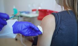 Blisko 5 mln Polaków otrzymało pierwszą dawkę szczepionki przeciwko COVID-19