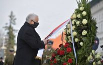 Premier, prezes PiS oraz marszałek Sejmu uczcili pamięć ofiar katastrofy smoleńskiej