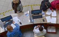 Jeżeli producenci dostarczą szczepionki, zaszczepieni zostaną wszyscy chętni do sierpnia