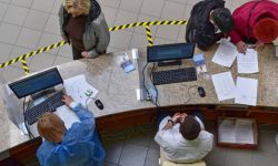 Jeżeli producenci dostarczą szczepionki, zaszczepieni zostaną wszyscy chętni do sierpnia