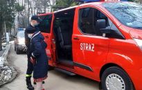 Strażacy z Podkarpacia zapewniają mieszkańcom transport do punktów szczepień