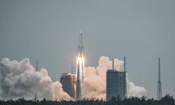 Chiny: pozostałości rakiety Long March 5B wpadły do Oceanu Indyjskiego