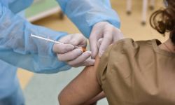 W niedzielę zapisy roczników 2000-2003 na szczepienie przeciw COVID-19