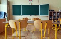 Uczniowie klas IV-VIII szkół podstawowych i szkół średnich zaczynają naukę hybrydową