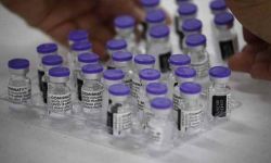 KE podpisała trzeci kontrakt z BioNTech-Pfizer na dodatkowe 1,8 mld dawek szczepionki