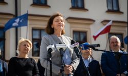 Ewę Leniart popierają radni PiS Sejmiku Województwa