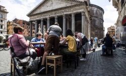 We Włoszech najniższa liczba zmarłych na Covid-19 od października: 44