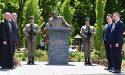 W podwarszawskim Okuniewie odsłonięto pierwszy w Polsce pomnika Jana Olszewskiego