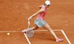 French Open - Świątek w 1/8 finału. 10. mecz bez straty seta