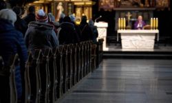 Od niedzieli większa liczba wiernych w kościołach