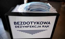 215 nowych zakażeń koronawirusem, zmarły 52 osoby z COVID-19