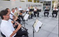 Letnie muzykowanie na placu przed Filharmonią Podkarpacką