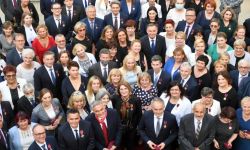 Prezydent wręczył odznaczenia osobom zasłużonym w walce z pandemią