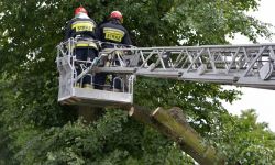 760 akcji związku z usuwaniem skutków burz; 38 tys. odbiorców bez prądu