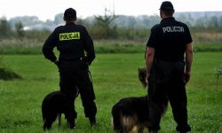 Śmigłowce, dron i psy tropiące w akcji poszukiwawczej pod Częstochową