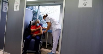 Francja: milion chętnych na szczepienia, gdy prezydent zapowiedział wprowadzenie ograniczeń