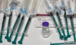 Morawiecki: będziemy budowali procedury zharmonizowane z Europą ws. szczepień na COVID-19