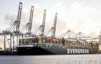 Holandia: kontenerowiec, który blokował Kanał Sueski, dopłynął w końcu do Rotterdamu