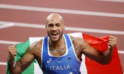 Złoty medal olimpijski Włocha Jacobsa na 100 m