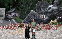 Uroczystości pod pomnikiem 