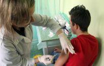 Ok. 30 proc. nastolatków w wieku 12-18 lat zaszczepionych co najmniej jedną dawką. Najmniej na Podkarpaciu