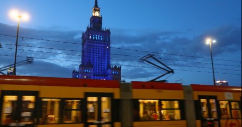 Nowy punkt szczepień w Warszawie - przed Pałacem Kultury i Nauki